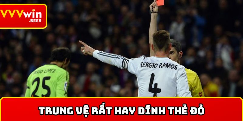 Trung vệ rất hay dính thẻ đỏ
